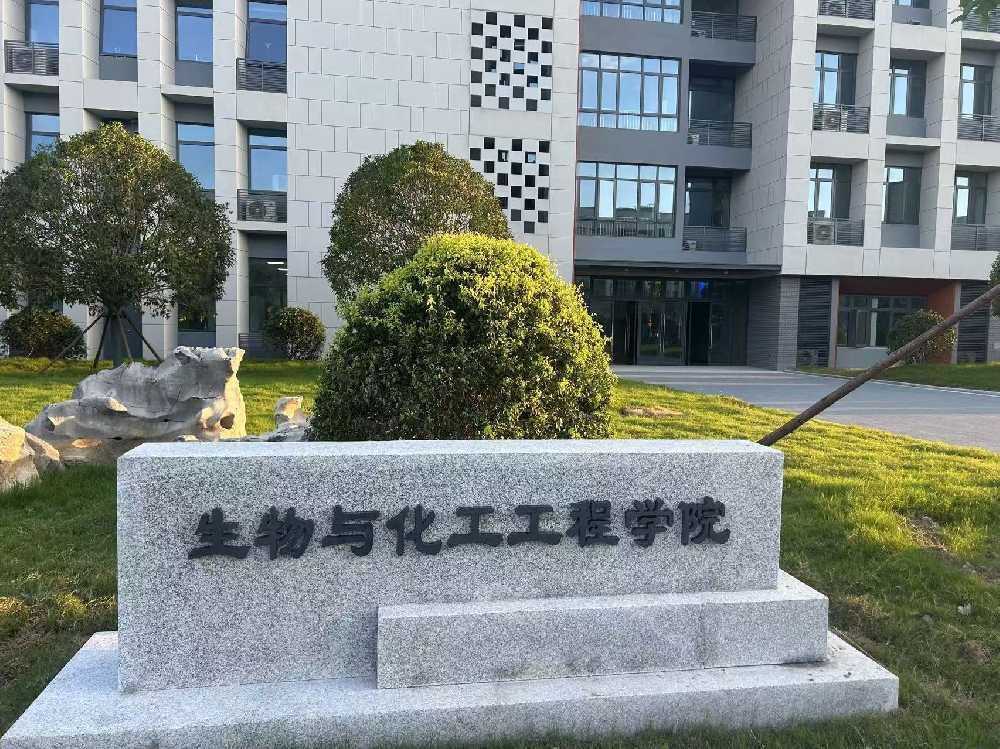 龙沙区扬州职业大学体育场高杆灯项目